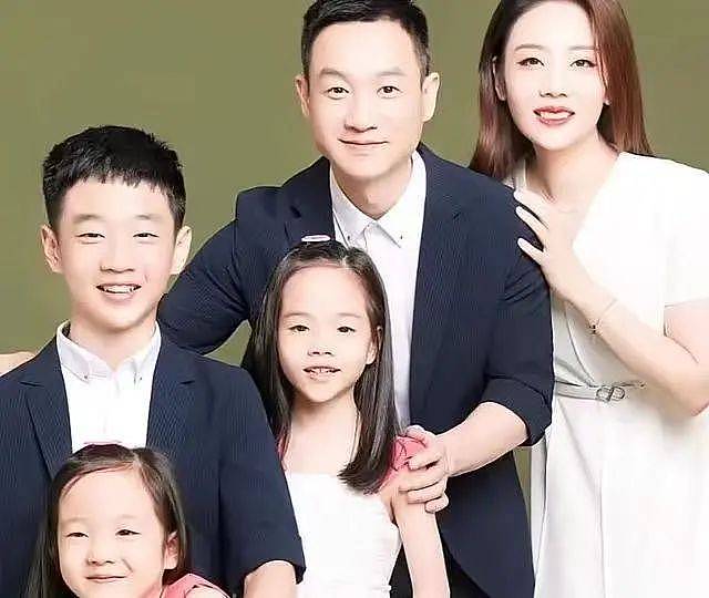 奥运冠军杨威被点名！女儿退学在家上私教，40岁的他曾自曝需终身佩戴呼吸机（组图） - 12