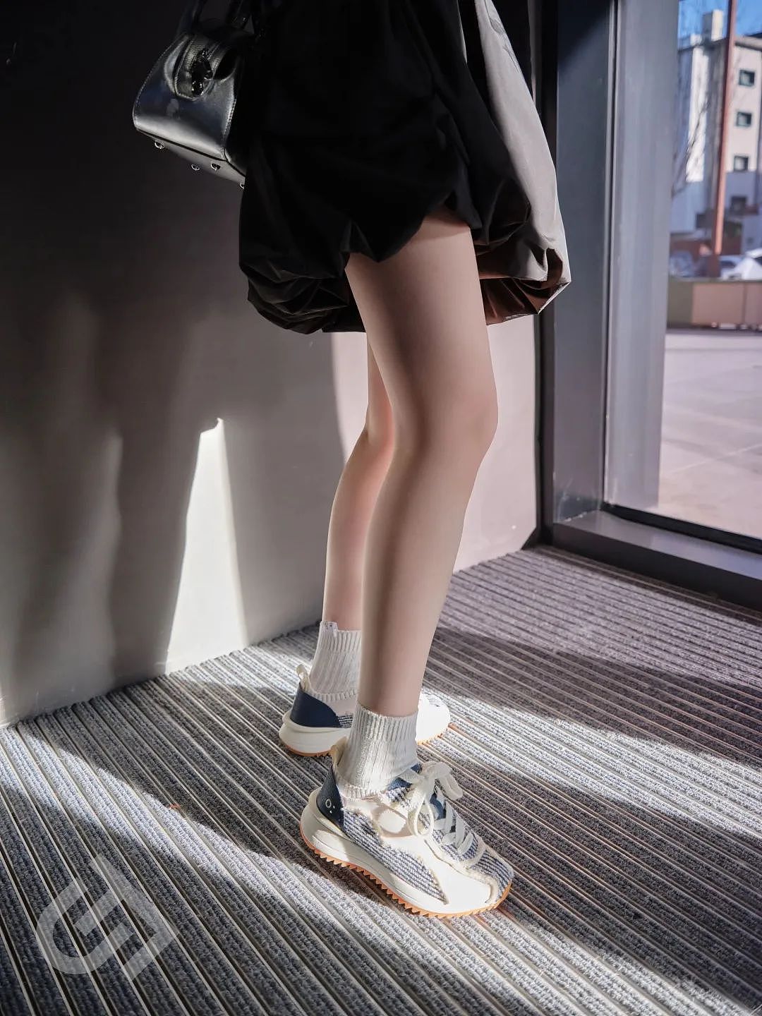 【时尚】5双时髦运动鞋， 暴走不累脚， 配裙子裤子超美（组图） - 21