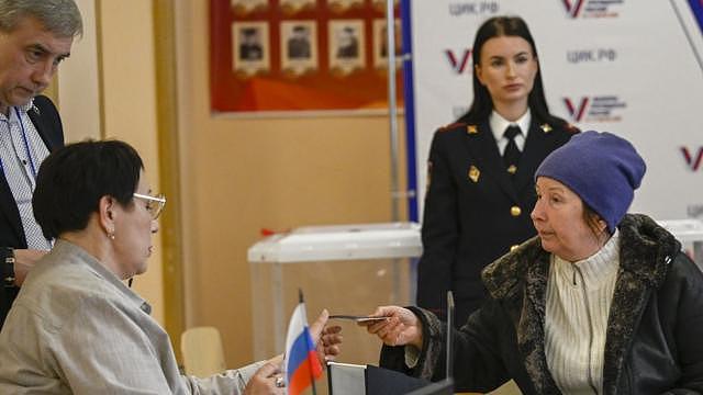 俄罗斯大选：普京宣布压倒性胜利，赞俄罗斯民主优于很多西方国家（组图） - 3