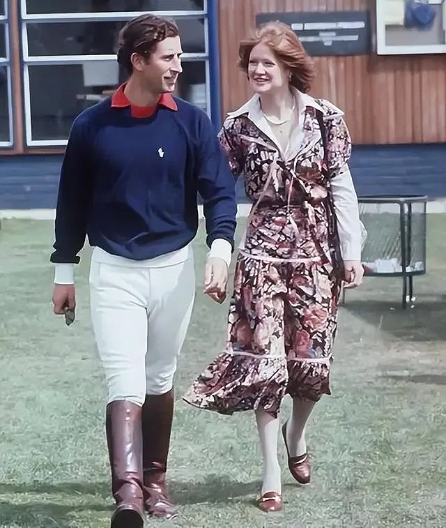 1981年，戴安娜第一次和女王同框，笑得娇羞可爱，查尔斯也很满意（组图） - 5