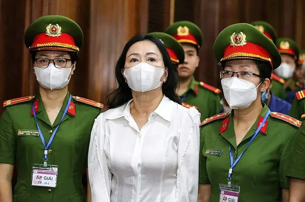 掏空银行侵吞120亿，堪称越南版“许家印”，华裔女首富被判死刑（组图） - 2