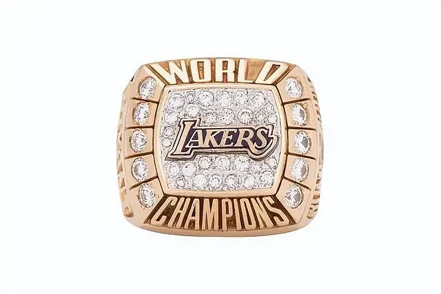 科比的NBA总冠军戒指被其父拍卖，引发争议，遗孀瓦妮莎遭质疑（组图） - 2