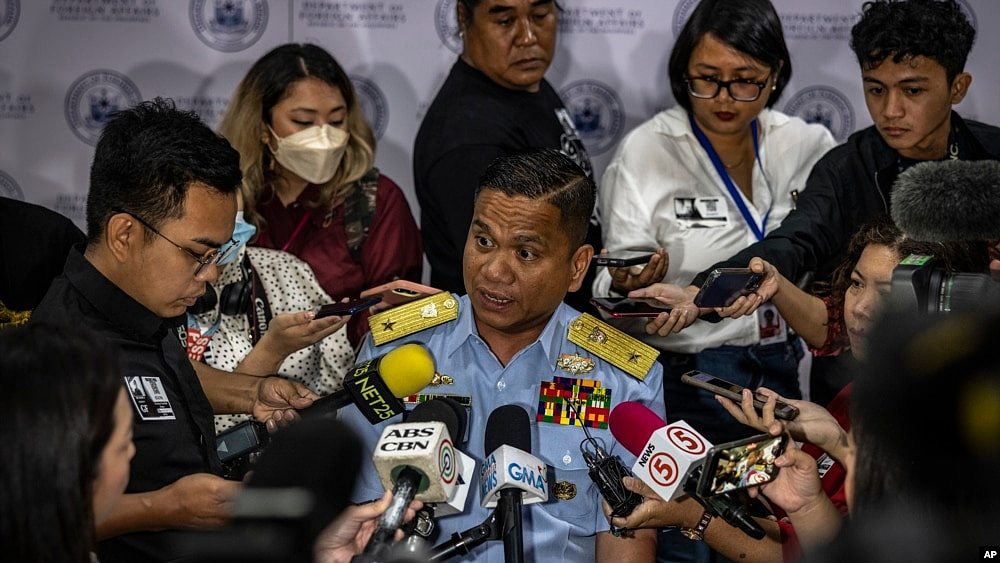 菲律宾称科学家突破中国海警拦阻，成功登上南中国海有争议沙洲（组图） - 3