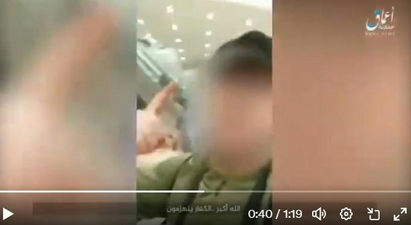 ISIS公开枪手第一视角袭击影片，遗体遍地，男子中枪倒地复遭割喉（视频/组图） - 3