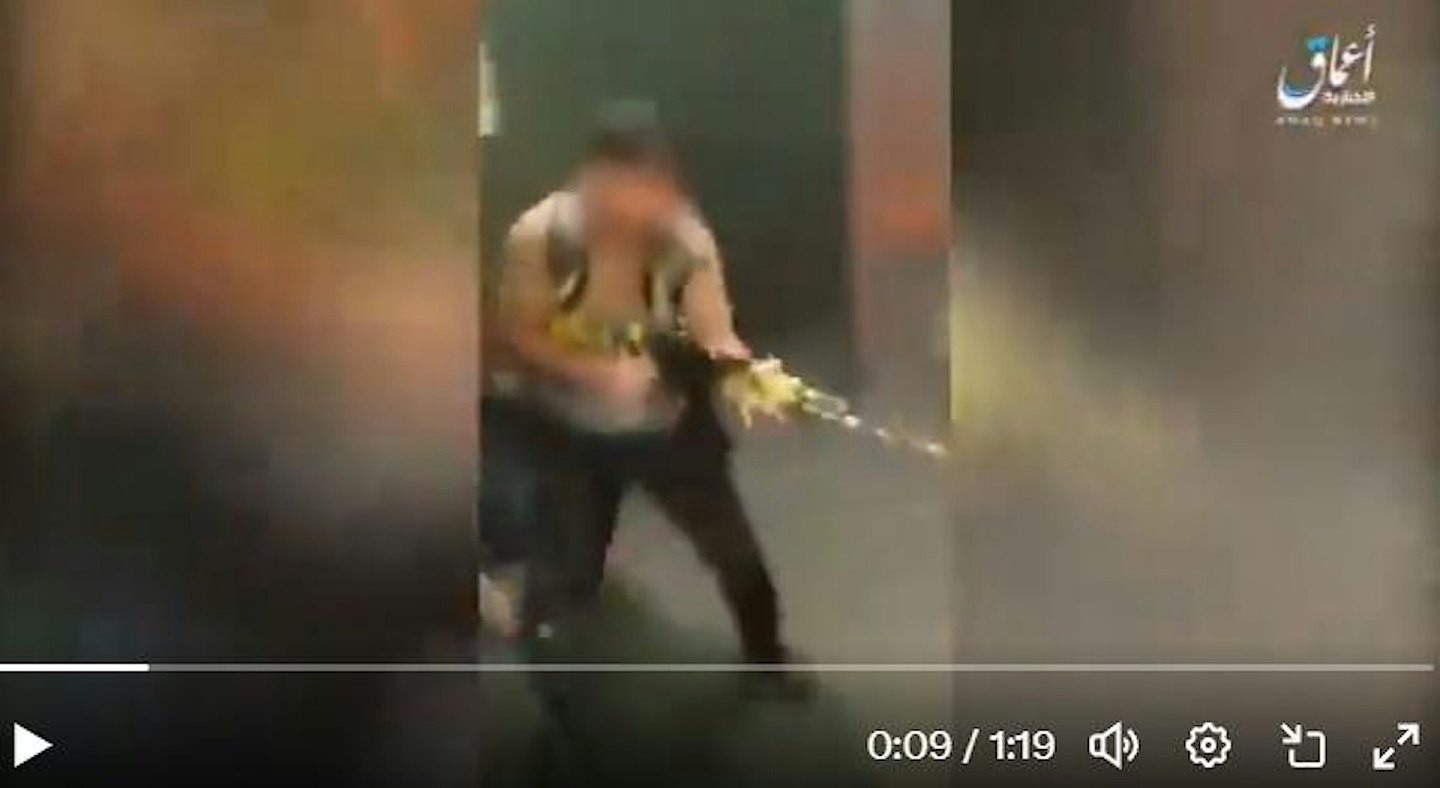 ISIS公开枪手第一视角袭击影片，遗体遍地，男子中枪倒地复遭割喉（视频/组图） - 5