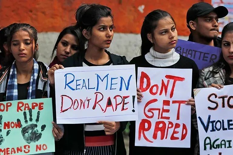 西班牙网红夫妇在印度被7人轮奸！印度为何以强奸“闻名于世”？（组图） - 11