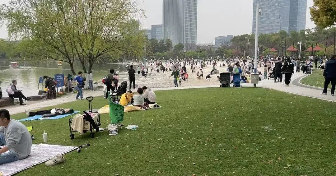 上海这个公园的告示牌竟出现30个“禁止”！市民：有必要吗？还能好好玩耍吗？（组图） - 7