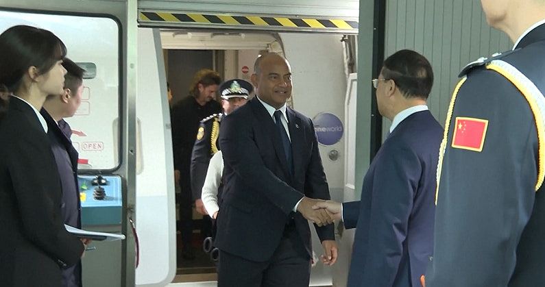 瑙鲁总统抵北京展开6天国事访问：马朝旭迎接！仪仗队列队欢迎（视频/组图） - 2