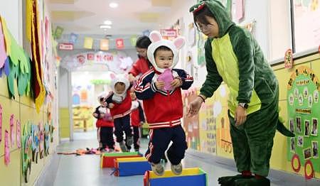 生育率下滑，中国2年来超2万所幼儿园关停（图） - 1