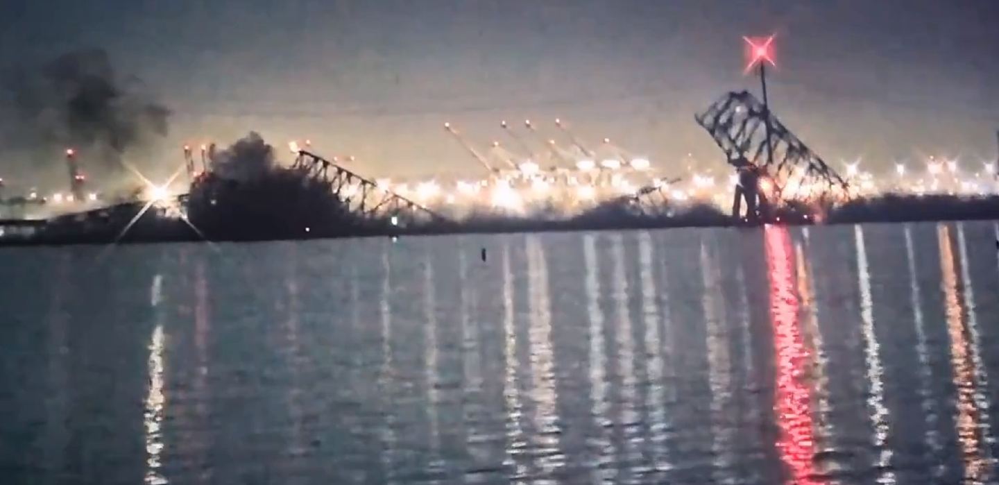 搜救人员寻回2具遗体！美国巴尔的摩大桥遭船撞上后倒塌，警方：失踪6人被推测已亡（视频/组图） - 9
