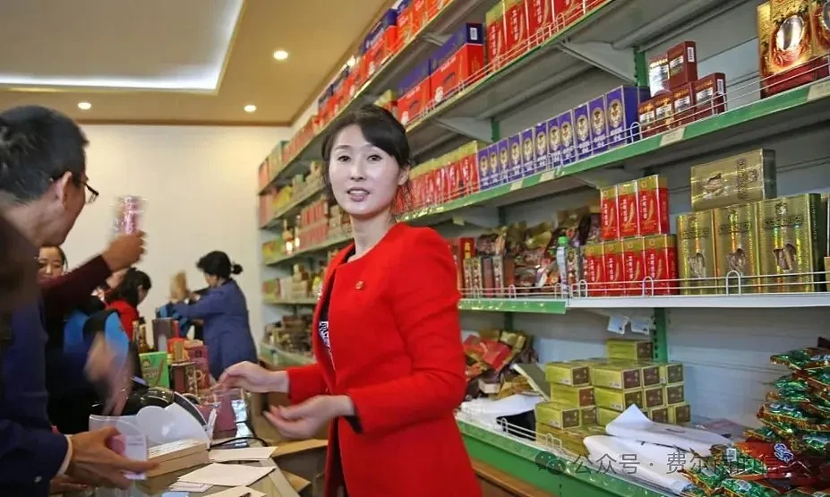 中国游客逛朝鲜商店：朝鲜女售货员惊喜手抖，两眼放光（组图） - 3