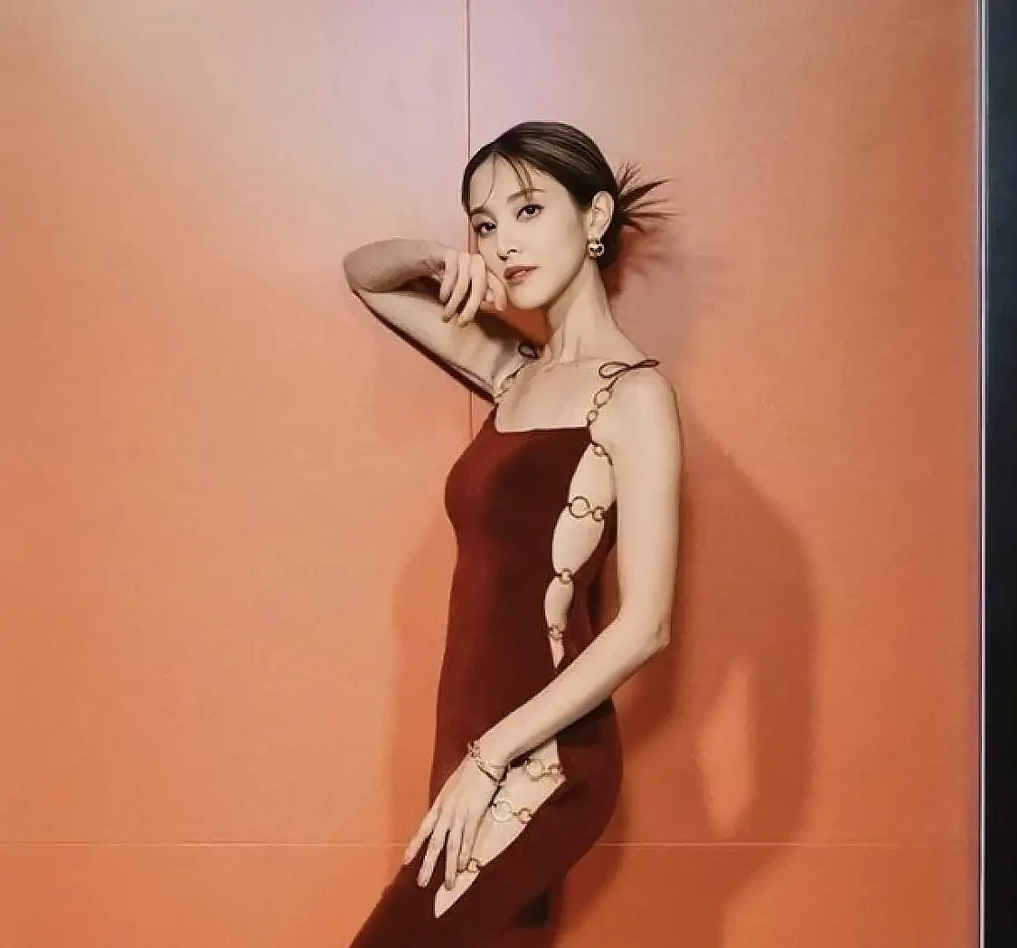 TVB女星陈凯琳穿透视装，故意露出一截底裤，尺度全开不怕走光（组图） - 6
