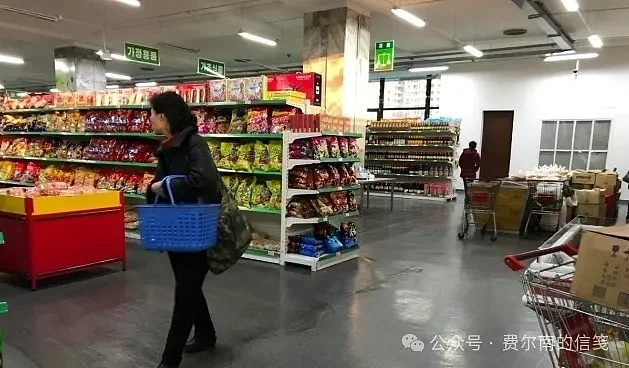 中国游客逛朝鲜商店：朝鲜女售货员惊喜手抖，两眼放光（组图） - 5