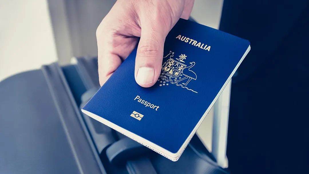 快查自己的护照！因护照上一个小问题，澳女被拒绝登机！网友：这是规定（组图） - 14