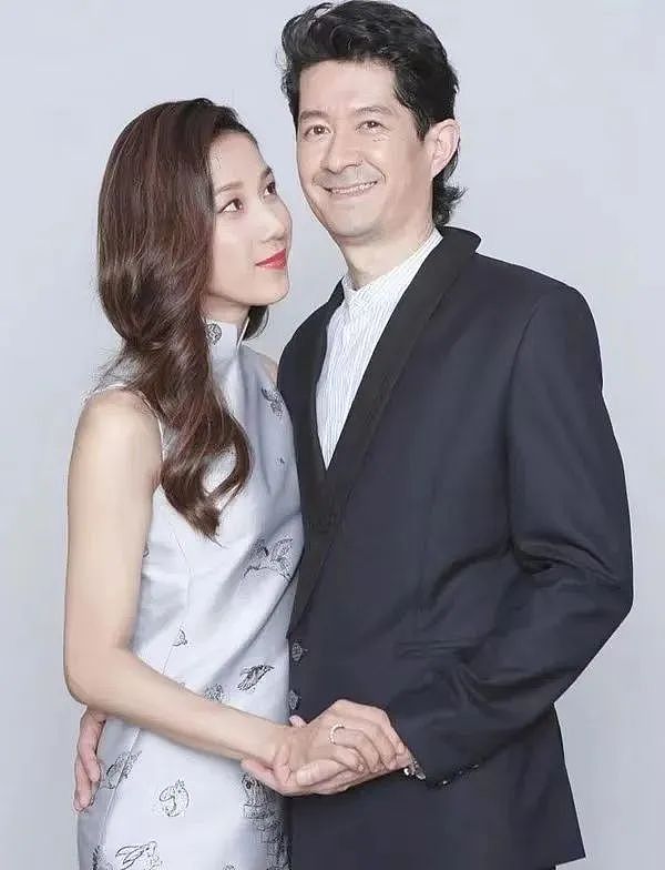 巅峰期退隐结婚，闪婚大13岁男人，6年生下3个孩子！这个“香港第一白月光”就是个“恋爱脑”？（组图） - 23