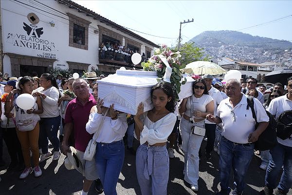 墨8岁女童惨遭奸杀！女嫌“在警察面前”被家属活活打死（组图） - 4