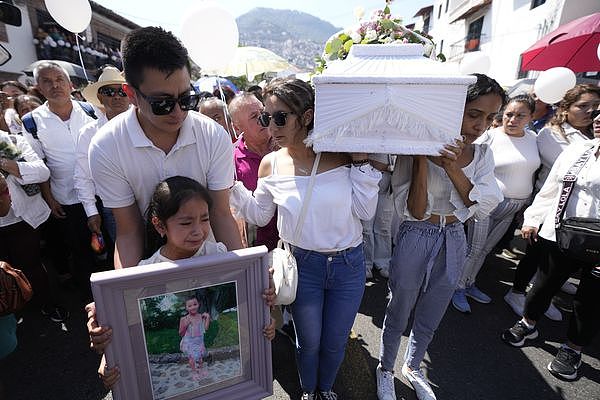 墨8岁女童惨遭奸杀！女嫌“在警察面前”被家属活活打死（组图） - 1