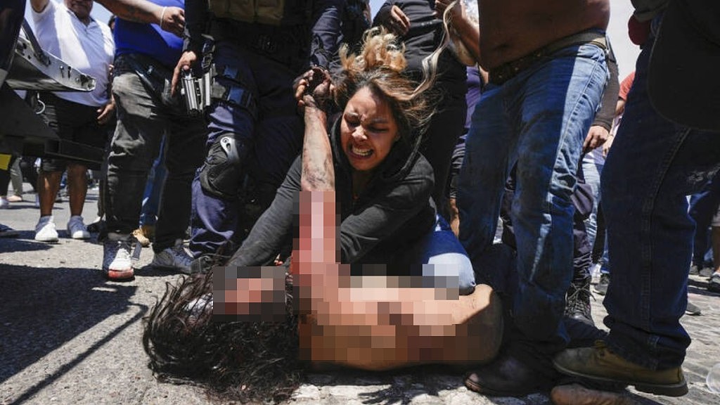 墨西哥8岁女童遭性侵撕票！怒民动私刑女疑犯被脱光当众打死（组图） - 9
