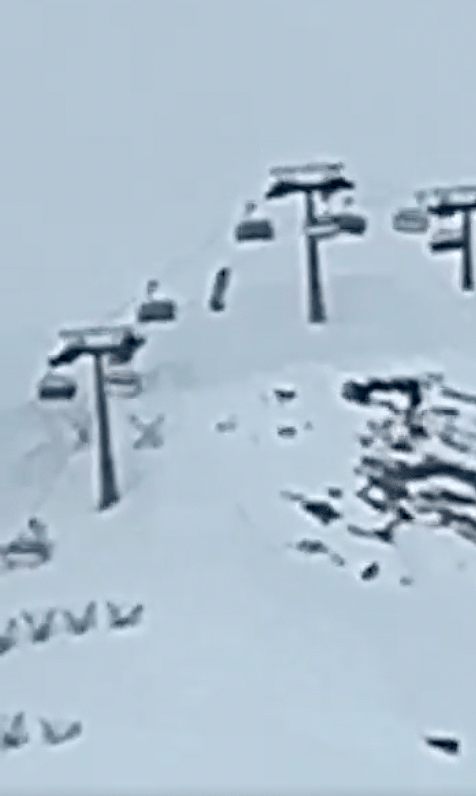 滑雪缆车恐怖经历！9米高空遭狂风拋荡如海盗船 ，游客跌出缆车画面疯传（组图） - 6