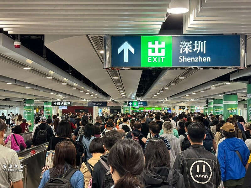 香港人大规模北上挤爆口岸，香港专家及网友慌了（组图） - 8