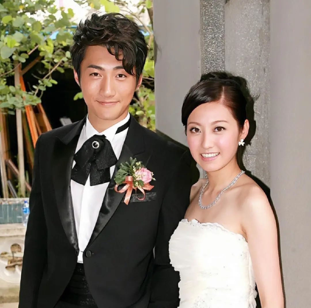 恭喜！TVB前知名男星突然宣布结婚，与男友人牵手唱歌陷同性绯闻（组图） - 8