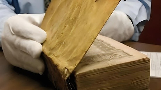 哈佛大学下架人皮书，取自百年前女性皮肤（组图） - 1