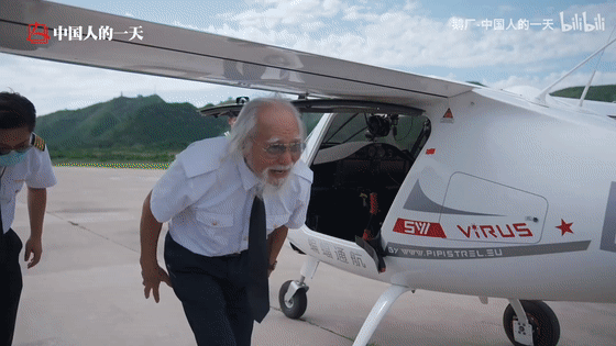 80岁走T台，85岁开飞机……“最炫东北大爷”的传奇人生（视频/组图） - 18