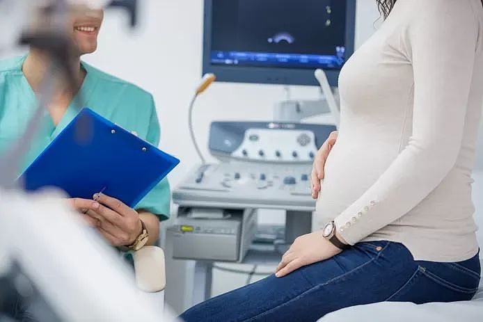 亚裔女性去做产检，却被推上手术台堕胎，医院：她不会说捷克语…（组图） - 7