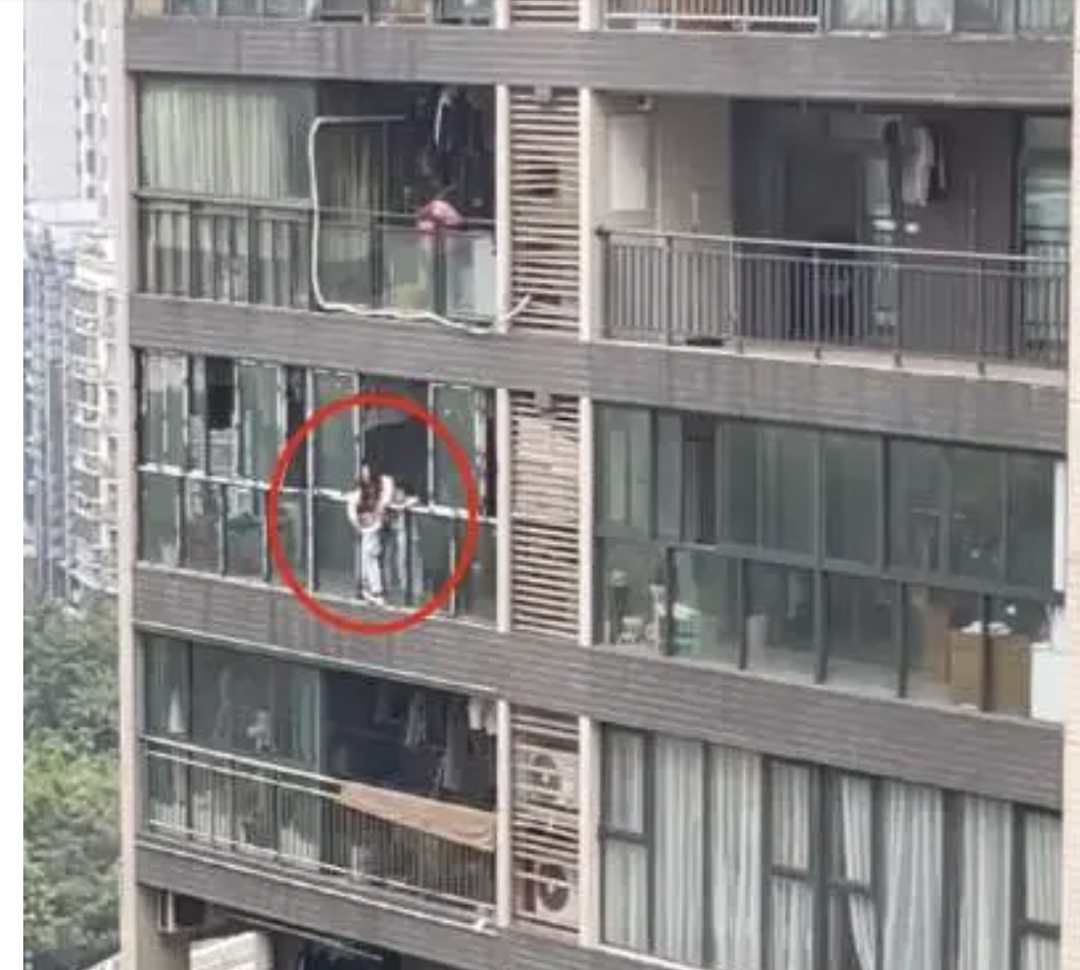 3岁小孩被亲妈从22楼扔下，现场视频不忍直视！真相究竟是什么呢...？？（组图） - 6