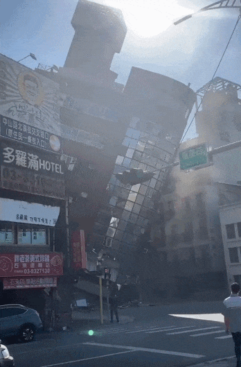 台湾花莲发生7.3级地震！大楼倒塌、山崩、公路塌方...上海也有震感（组图） - 7