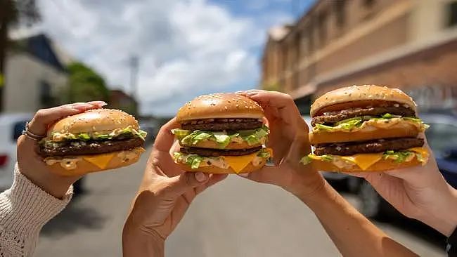 玩出花了！澳洲麦当劳今日上新，三款全新巨无霸，还有洋葱圈搭配Big Mac酱（组图） - 3