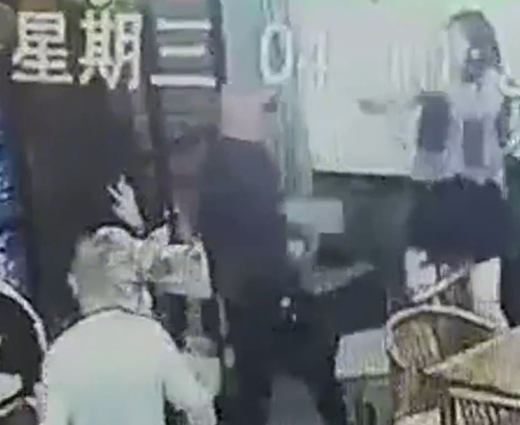 满脸是血，差点儿毁容！四川两名16岁女生拒陪酒遭被殴打；警方通报：一男子被刑事拘留（视频/组图） - 5