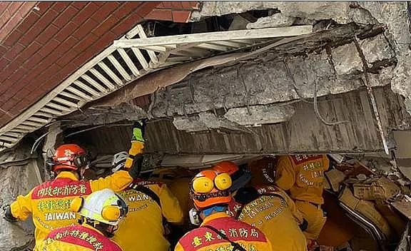 1020死伤！ 台湾7.2级强震“堪比32颗原子弹“ 引发海啸，大楼坍陷巨石砸死人（组图） - 29