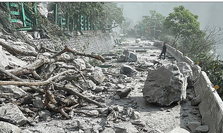 1020死伤！ 台湾7.2级强震“堪比32颗原子弹“ 引发海啸，大楼坍陷巨石砸死人（组图） - 28