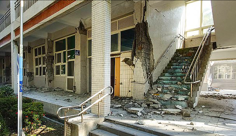 1020死伤！ 台湾7.2级强震“堪比32颗原子弹“ 引发海啸，大楼坍陷巨石砸死人（组图） - 27