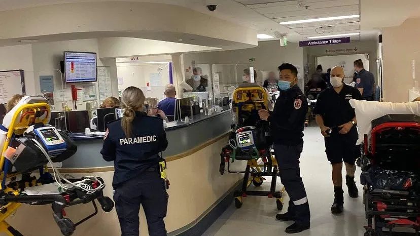 墨尔本医疗系统又崩溃！救护车被困医院门口8小时（组图） - 4