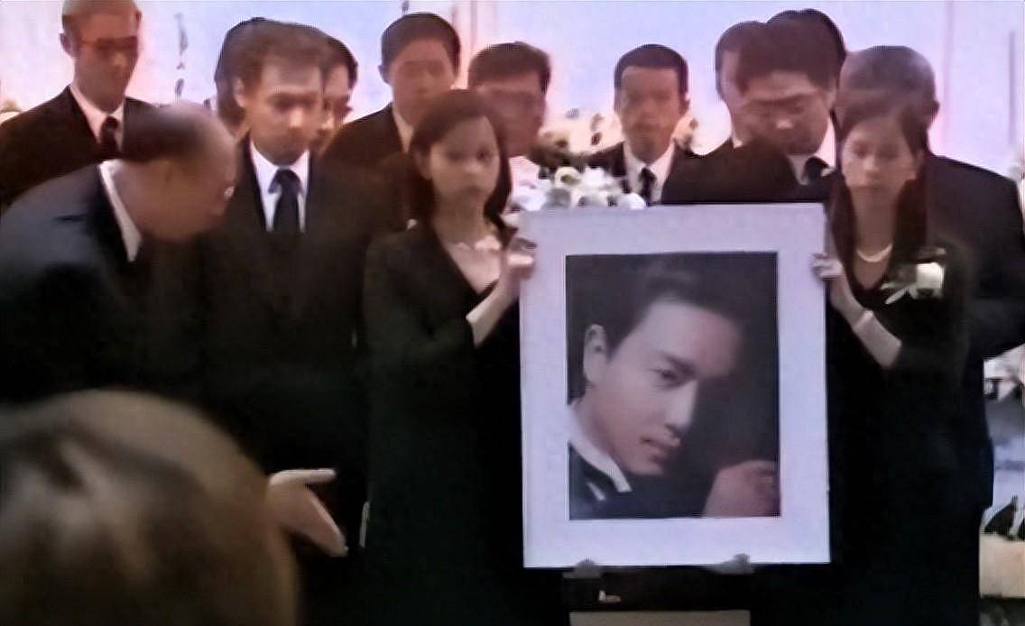 21年过去了，再看张国荣葬礼细节，是她保住了他最后的“体面”（组图） - 1