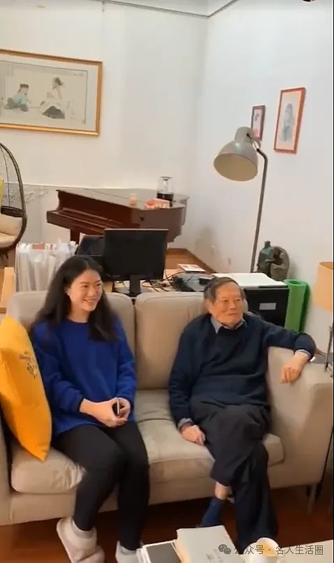 102岁杨振宁跟娇妻及岳母听剧，豪宅内景曝光（组图） - 3