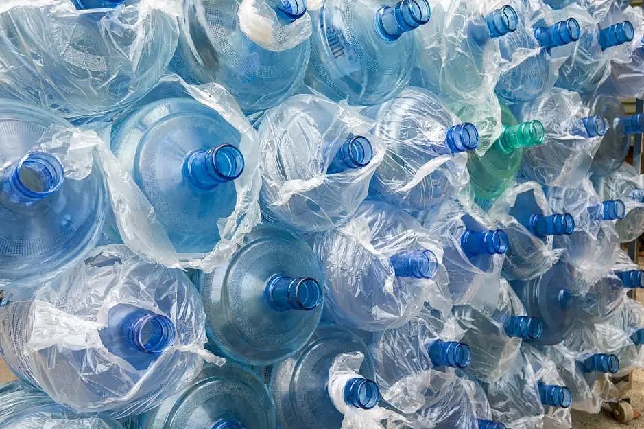 你喝的水里有“微塑料”，对人体有害！但 1 个超简单步骤能去除（组图） - 1