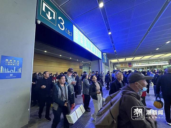 清明假末杭州车站拥挤险踩踏，乘客破门自救（视频/组图） - 7