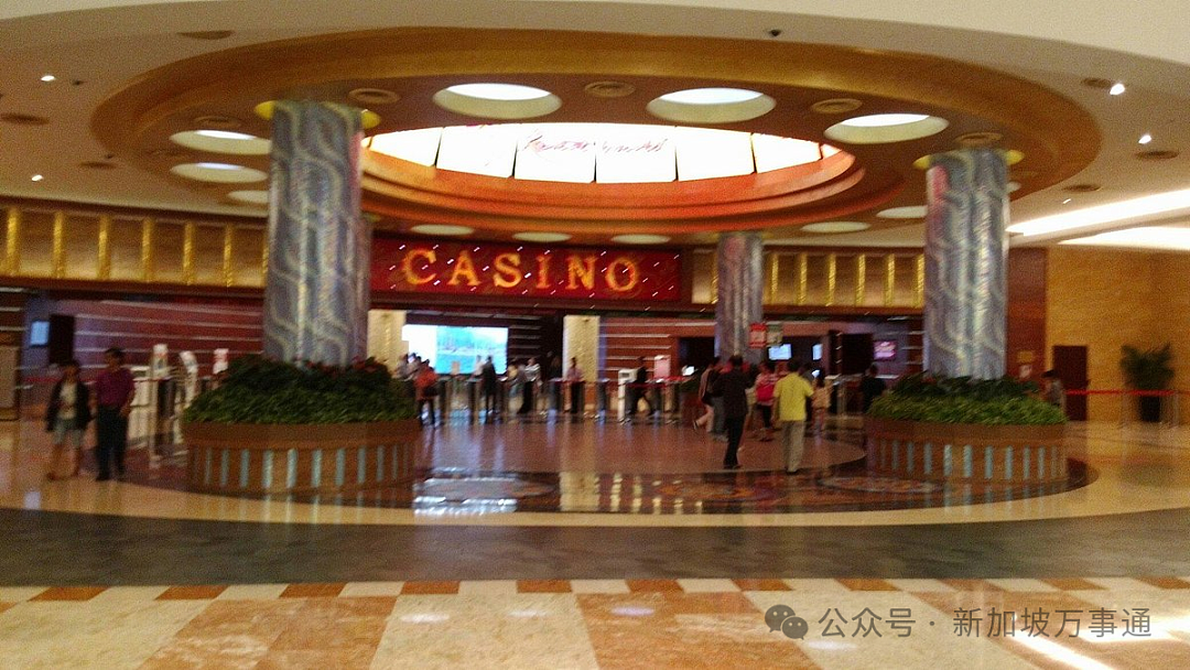 李光耀保留红灯区、李显龙批准开赌场！新加坡两任总理“造福”全世界游客…（组图） - 26