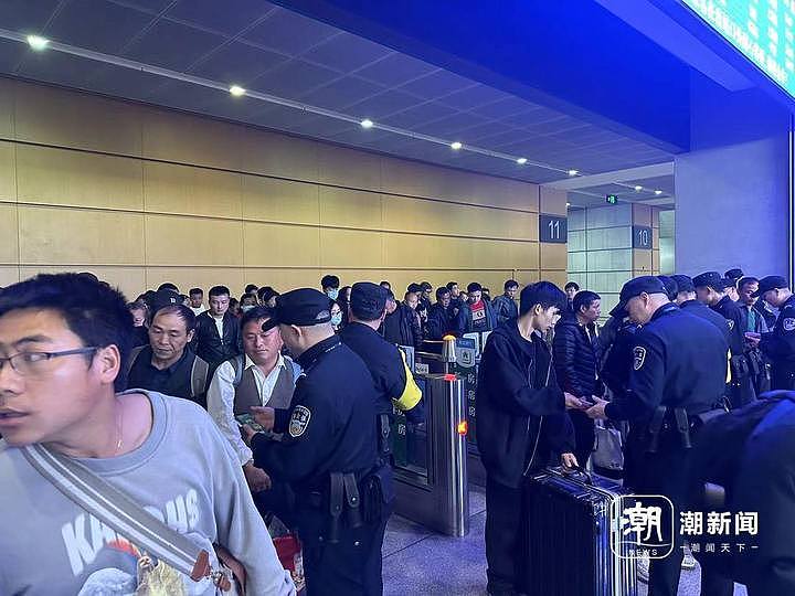清明假末杭州车站拥挤险踩踏，乘客破门自救（视频/组图） - 6