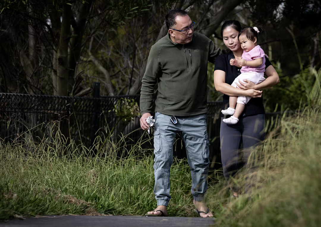 31岁亚裔女移民嫁58岁新西兰公民，娃也生了，新西兰移民局：离境，否则驱逐…（组图） - 3