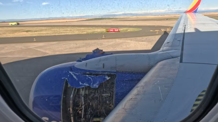 波音客机又双叒叕出事！737引擎盖空中解体，727坠毁断成两截冲出跑道（组图） - 11