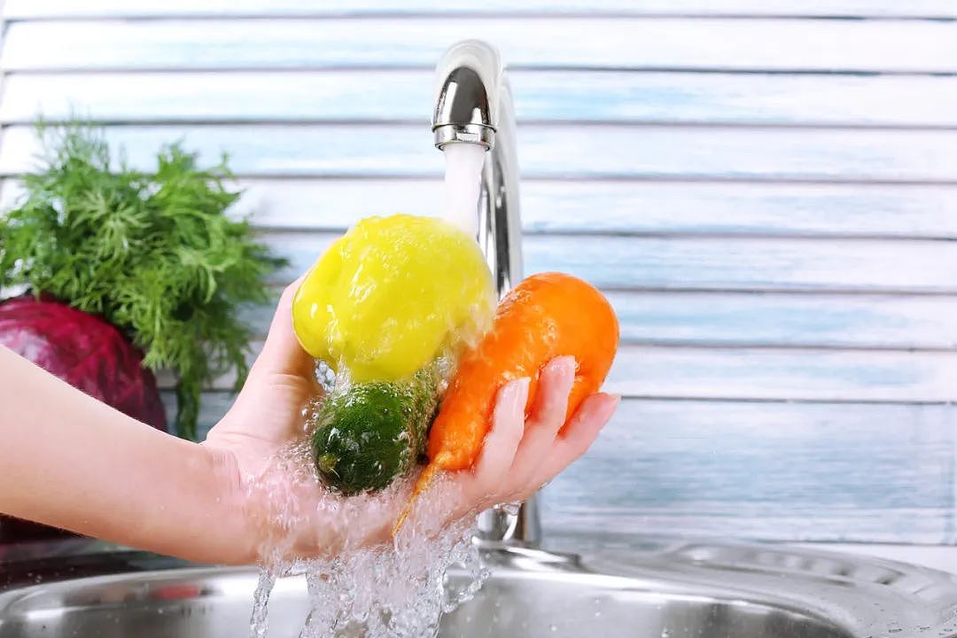 这5种蔬菜别生吃，小心感染寄生虫！一招教你正确清洗蔬菜（组图） - 5