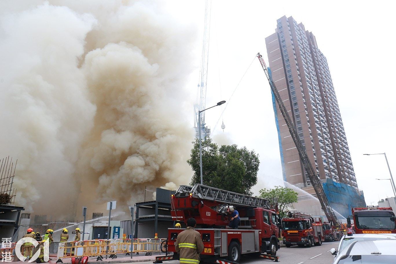 香港洪水桥地盘大火！消防处：火场温度近500度！堆放大量建筑材料...（组图） - 5