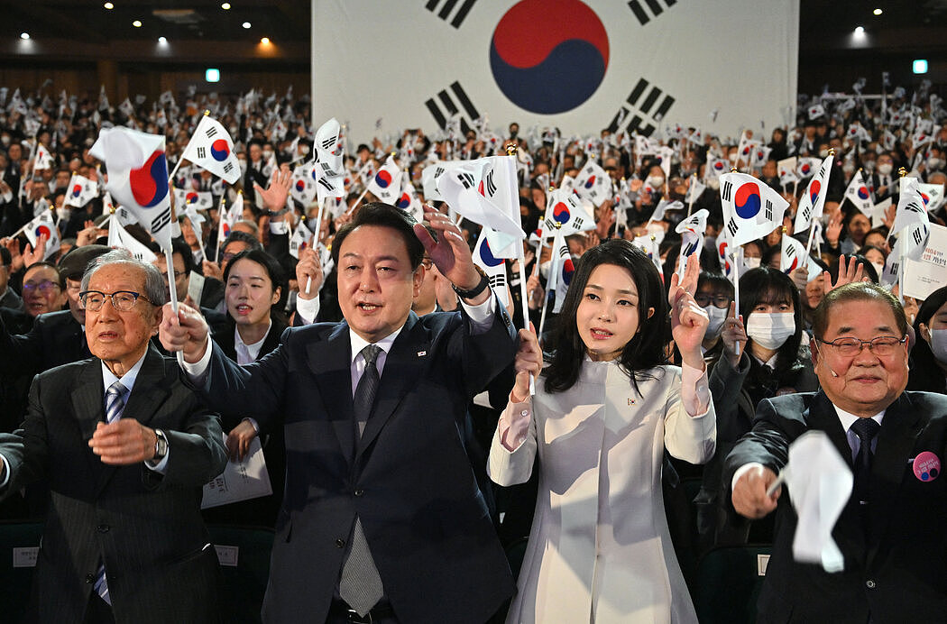 韩国国会选举：尹锡悦与李在明的“角斗士”之战（组图） - 5