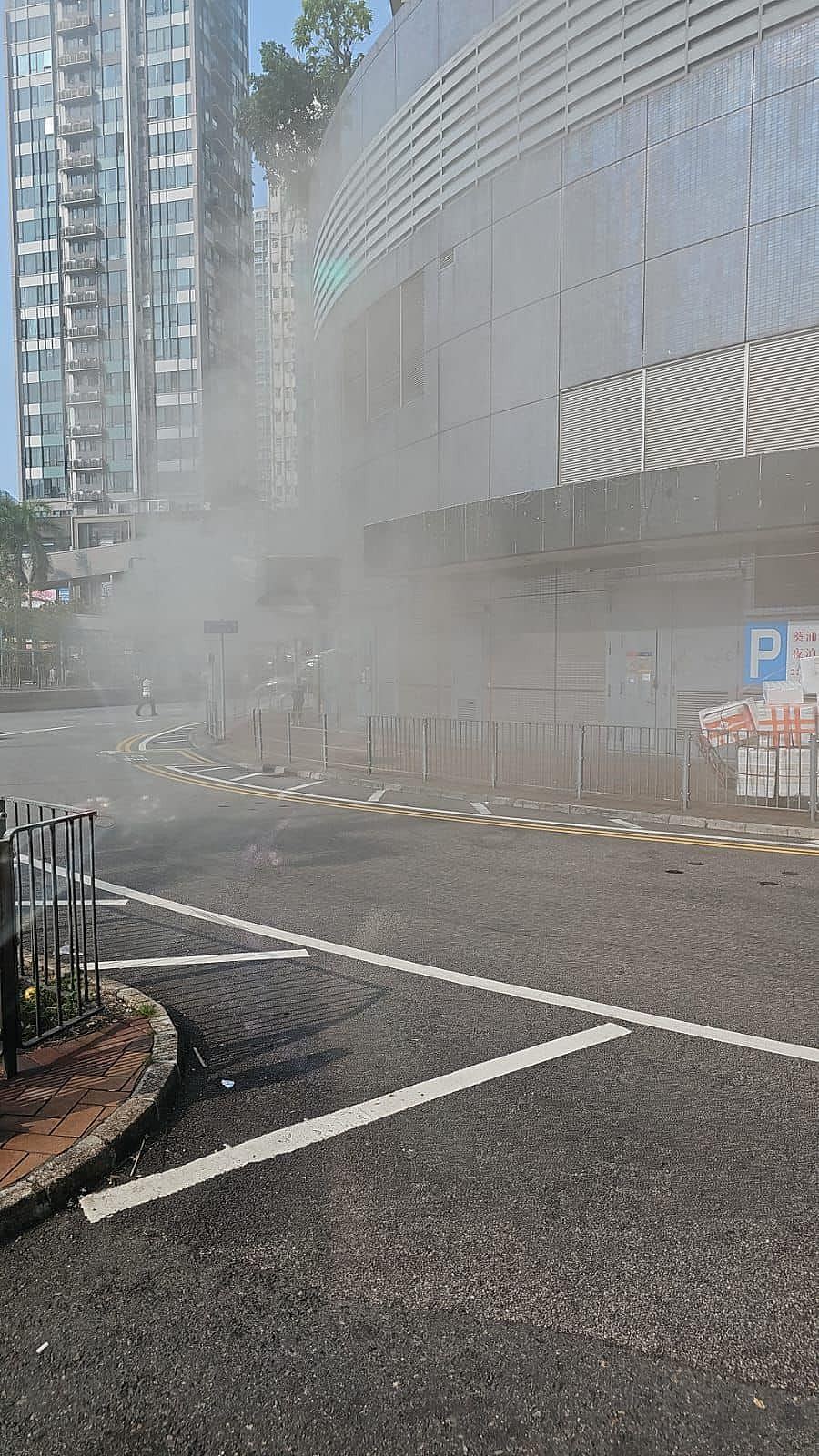 香港葵涌广场茶餐厅起火！大量浓烟席卷半空（组图） - 4