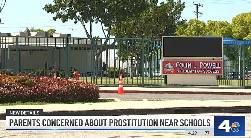 几乎全裸！性工作者据称在洛杉矶县小学附近卖淫，家长不安：“警察什么都不做”（组图） - 2