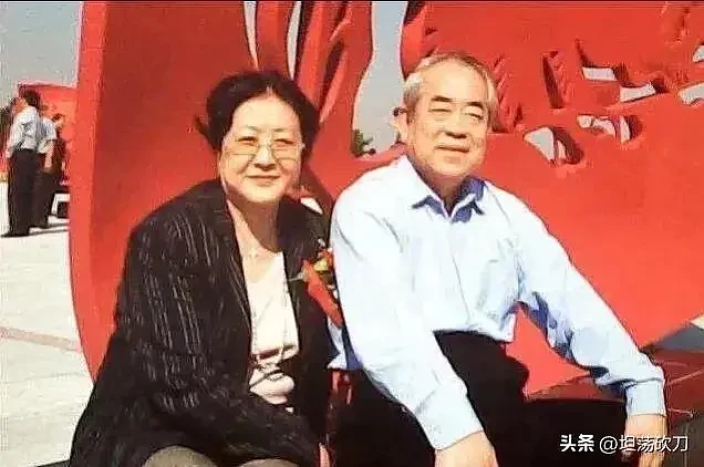 86岁书画巨匠范曾官宣再婚，四婚娇妻徐萌身份引热议（组图） - 5